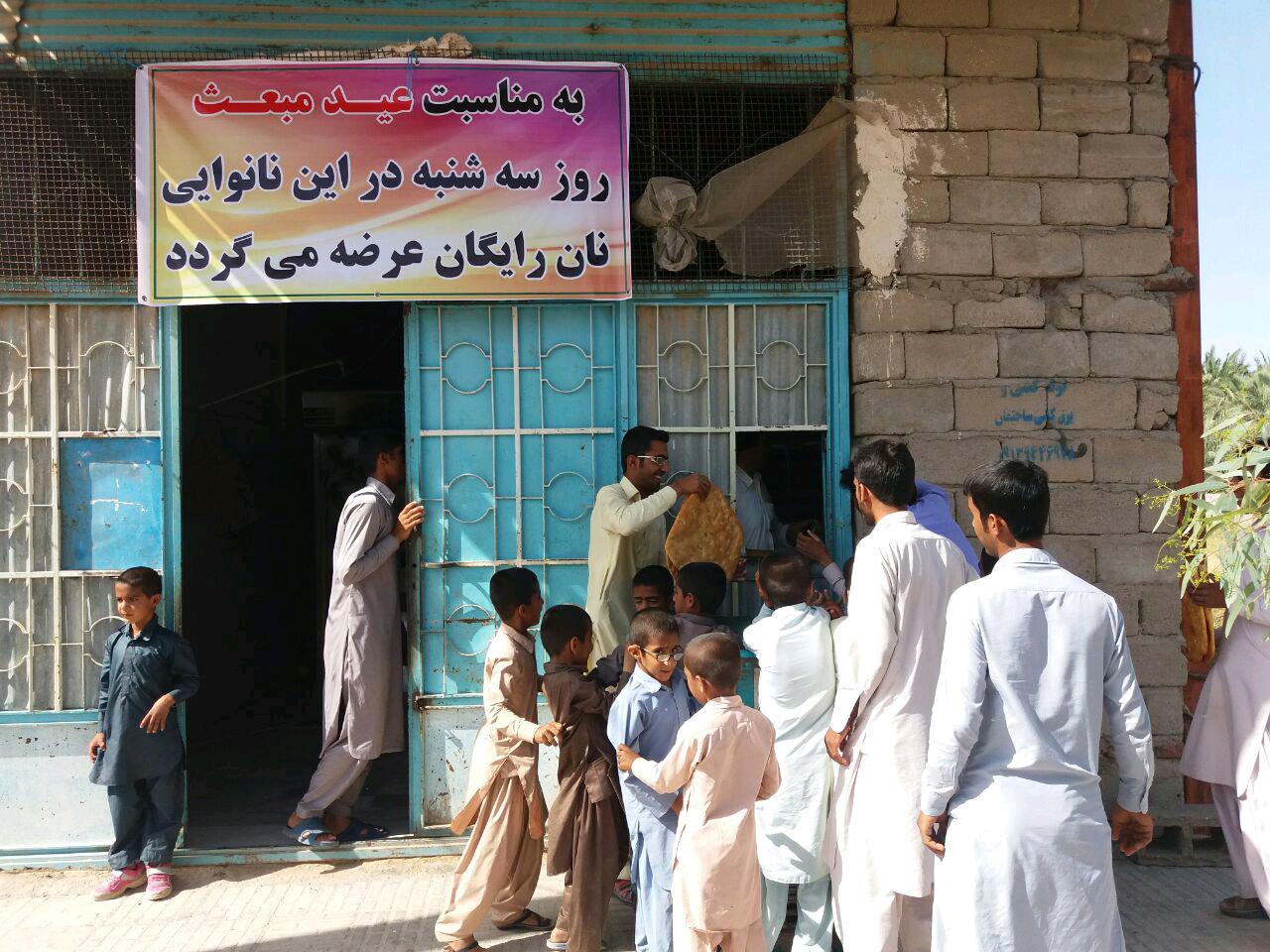 توزیع نان نذری و راه اندازی ایستگاه صلواتی در ریگان