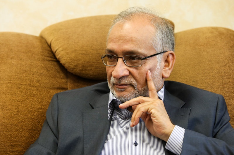 ستاد انتخابات روحانی و جهانگیری مشترک است/ روحانی کاندیدای اصلی و مورد حمایت همه ما از جمله جهانگیری است/ انتقادات به دولت وارد است