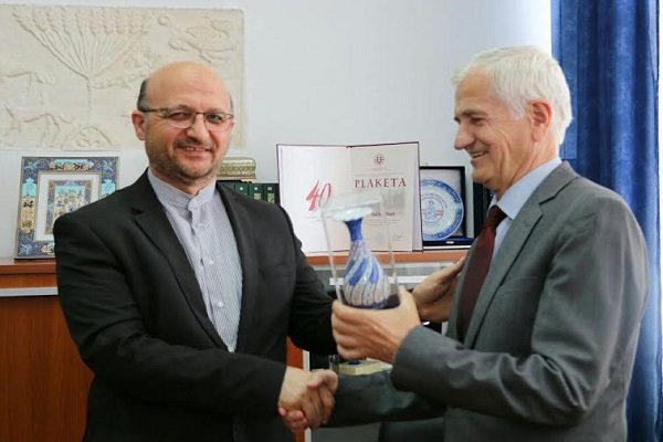 سفیر ایران از دانشکده فلسفه و شرق شناسی بوسنی بازدید کرد