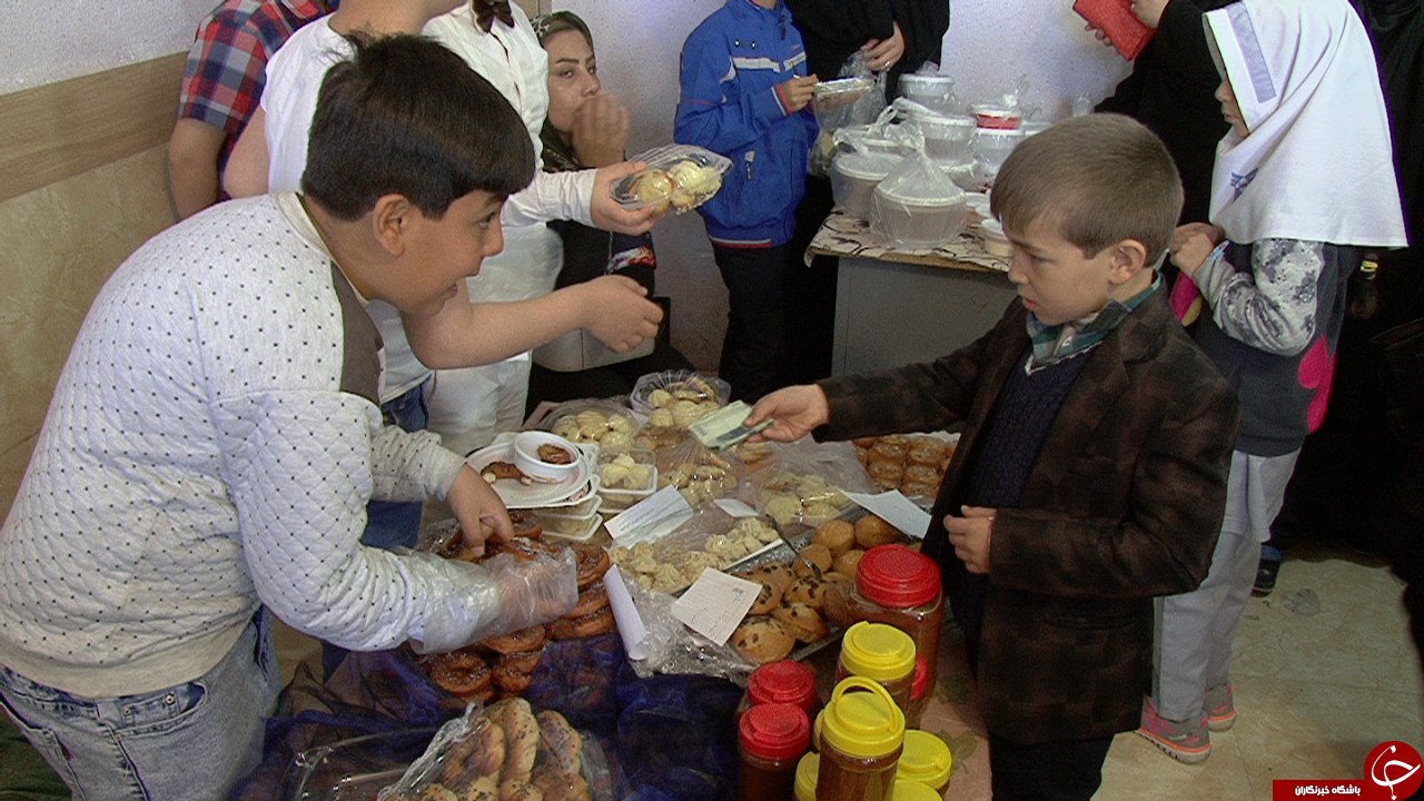 برپایی بازارچه خیریه برای حمایت از بیماران سرطانی در مراغه+تصاویر