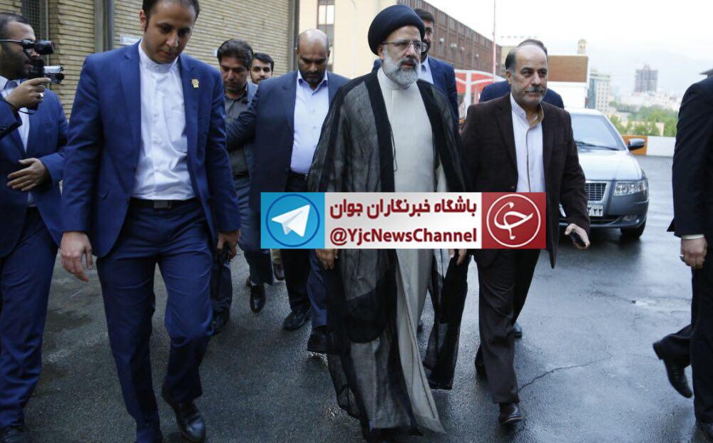 حجت الاسلام رئيسى در سازمان صداوسيما حضور يافت