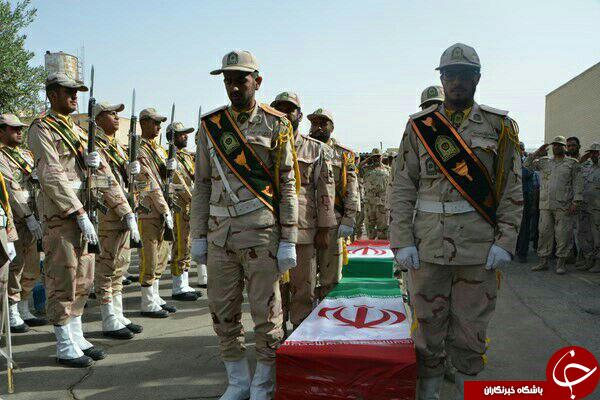 حضور سردار رضایی بر پیکر شهدای مرزبانی در زاهدان + تصاویر