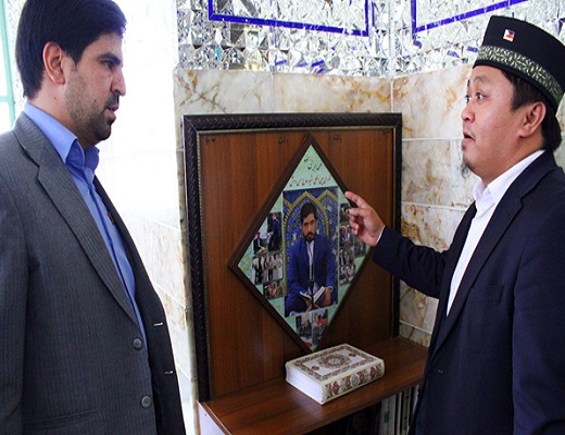 قاری بین&zwnj;المللی درکنار تربت پاک شهید دانش+تصویر