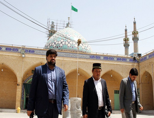 قاری بین&zwnj;المللی درکنار تربت پاک شهید دانش+تصویر