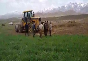 نابودی زمین‌های کشاورزی با بولدوزر مسئولان محلی + فیلم