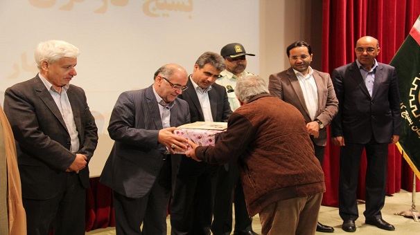 تجلیل از کارگران نمونه استان