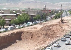 گلایه مردم از تاخیر در راه اندازی زیرگذر بهارستان + فیلم
