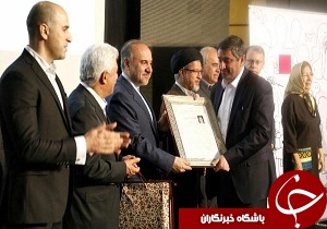 تجلیل از استاندار قزوین در همایش ملی روابط عمومی الکترونیک