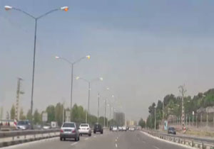 روشنایی اتوبان بابایی در روز روشن! + فیلم