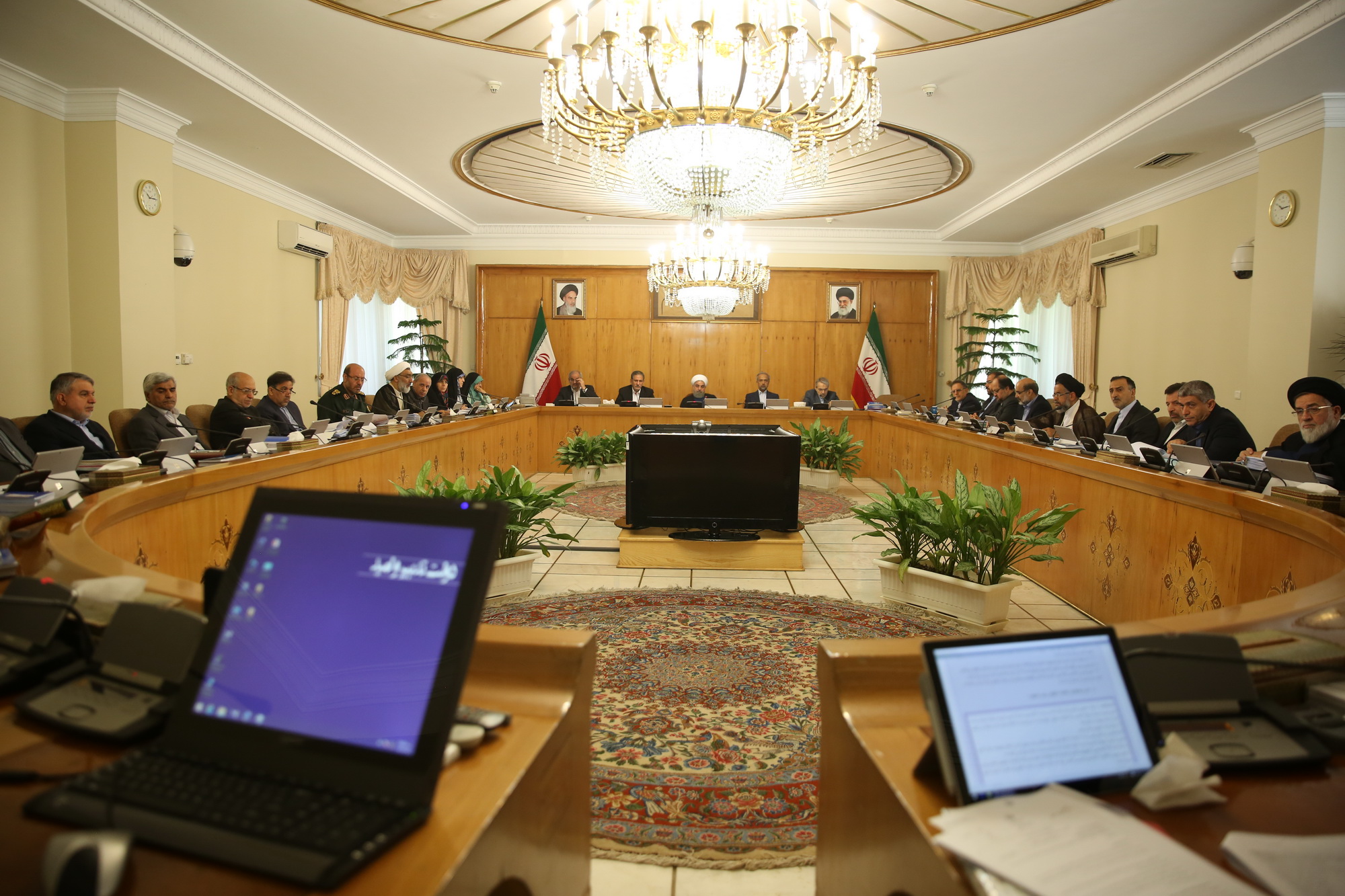 هیات دولت با انتشار اوراق بهادار و صکوک اسلامی برای اجرای طرح&zwnj;ها و پروژه&zwnj;ها موافقت کرد