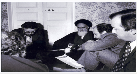 تصاویر دیده نشده از امام خمینی&zwnj; (ره) در فرانسه