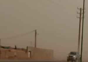 وزش طوفان همراه با گرد و خاک در بلوار ساحلی اهواز + فیلم