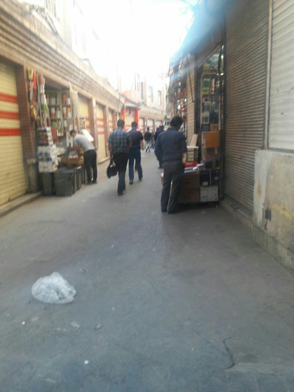 بازار، زباله دانی نیست/بی مهری برخی کسبه، در حفظ پاکیزگی معابر تهران
