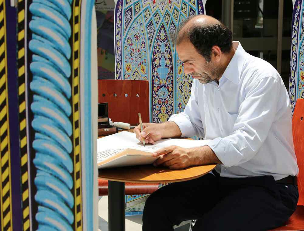 کتابت کامل قرآن مجید طی ماه مبارک رمضان با طلای ناب