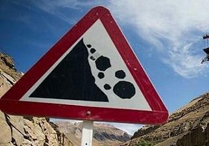 ریزش کوه حادثه آفرید