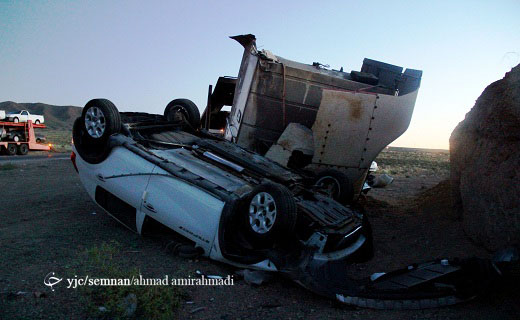 واژگونی تریلی حمل خودرو در جاده سمنان + گزارش تصویری