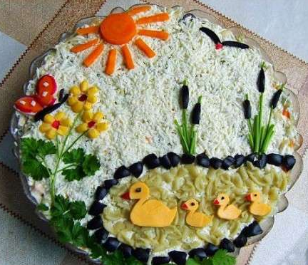 طرز تهیه سالاد الویه و راه کارهایی برای خوشمزه تر شدن