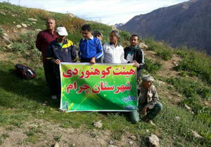 صعود کوهنوردان چرامی به قله دنا