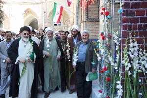 حجره طلبگی امام راحل در  اراک گلباران شد