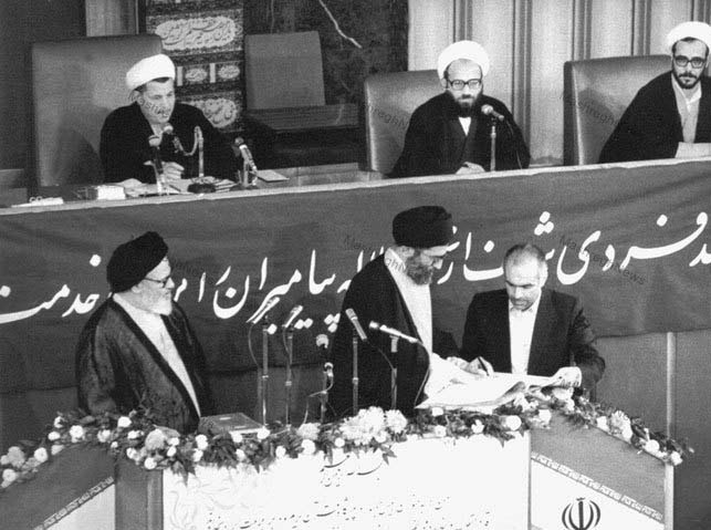 ایفای نقش تاریخی و سرنوشت ساز مجلس خبرگان با انتخاب شایسته آیت الله خامنه ای