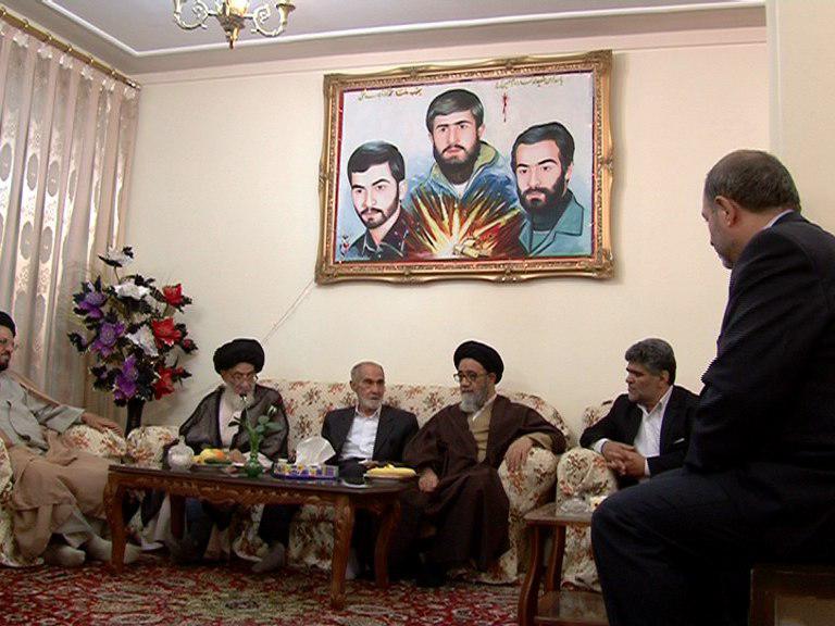 دیدار نماینده ولی فقیه در آذربایجان شرقی با خانواده دو شهید+تصاویر
