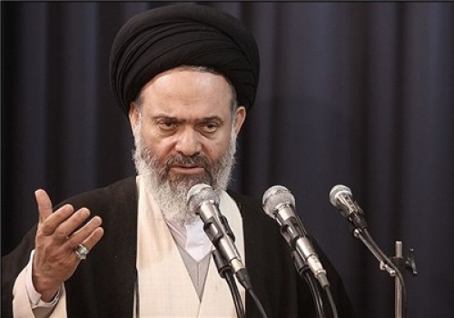 آیت‌الله حسینی‌بوشهری: مسئولان و مردم توطئه‌های دشمنان را بشناسند/امام با شعار "نه شرقی نه غربی" دست رد به بلوک غرب و شرق زد