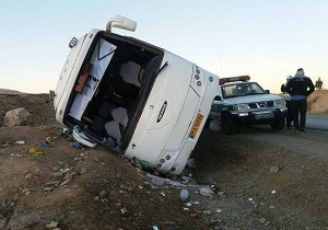۱۷ مصدوم بر اثر واژگونی اتوبوس