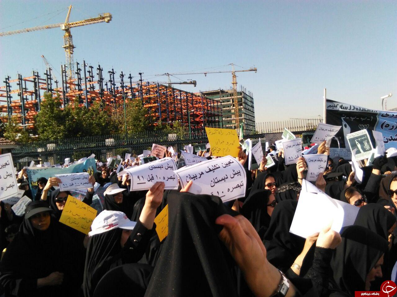 تجمع معلمان حق&zwnj;التدریس مقابل مجلس شورای اسلامی + تصاویر