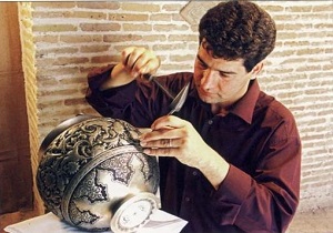 دستانی که صنایع هنری خلق می کنند /سهم بزرگ صنایع دستی در اقتصاد استان