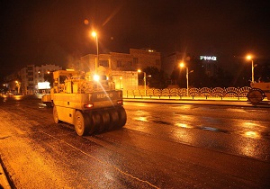 آغاز عملیات آسفالت ریزی شبانه برای اولین بار در اردبیل