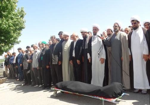 مراسم تشییع پیکر مادر سرداران شهید میرشاکی در الیگودرز +تصاویر