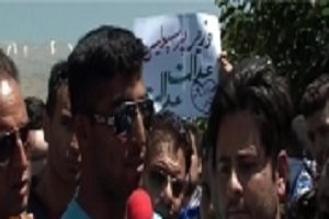 گفتگو با هواداران معترض استقلال مقابل وزارت ورزش + فیلم
