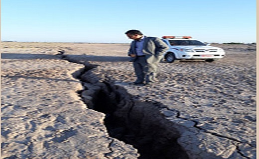 فرونشست زمین در اطراف روستای ذلیخا