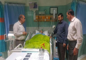 پدر یکی از شهدای کوهدشت در بیمارستان بستری شد