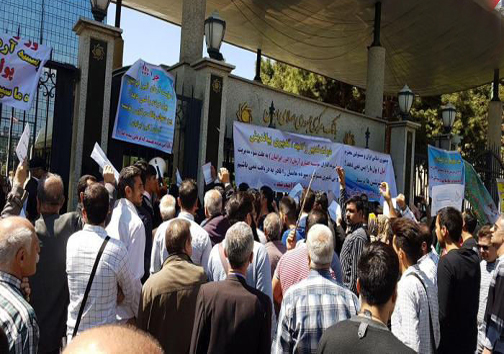 سرگردانی مالباختگان موسسه اعتباری آرمان/شعبه هزار تومان هم پول ندارد