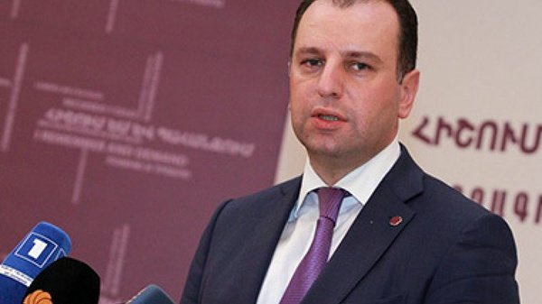 وزیر دفاع ارمنستان: تروریسم، در اراده ملت ایران خللی وارد نمی&zwnj;کند