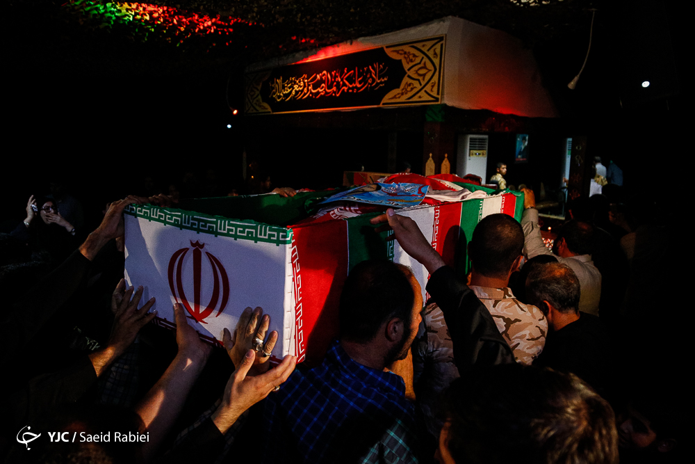 مراسم وداع با شهدای حمله تروریستی تهران در مجلس آغاز شد