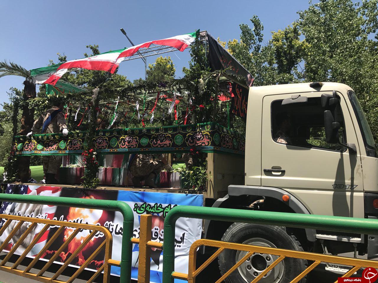 پیکر شهدای حوادث تروریستی تهران واردخیابان انقلاب شد/حضور باشکوه مردم در مراسم+تصاویر