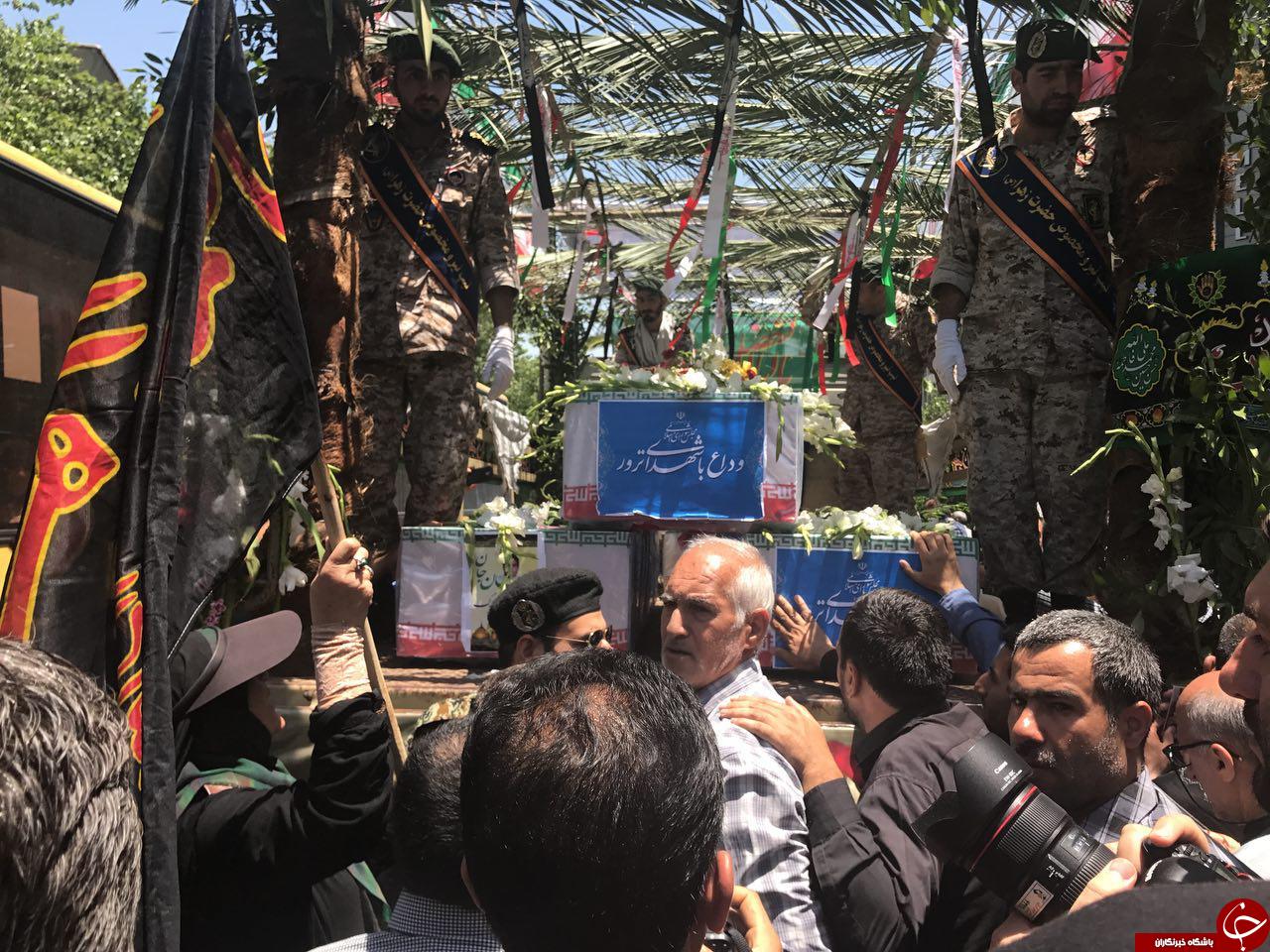 پیکر شهدای حوادث تروریستی تهران واردخیابان انقلاب شد+تصاویر