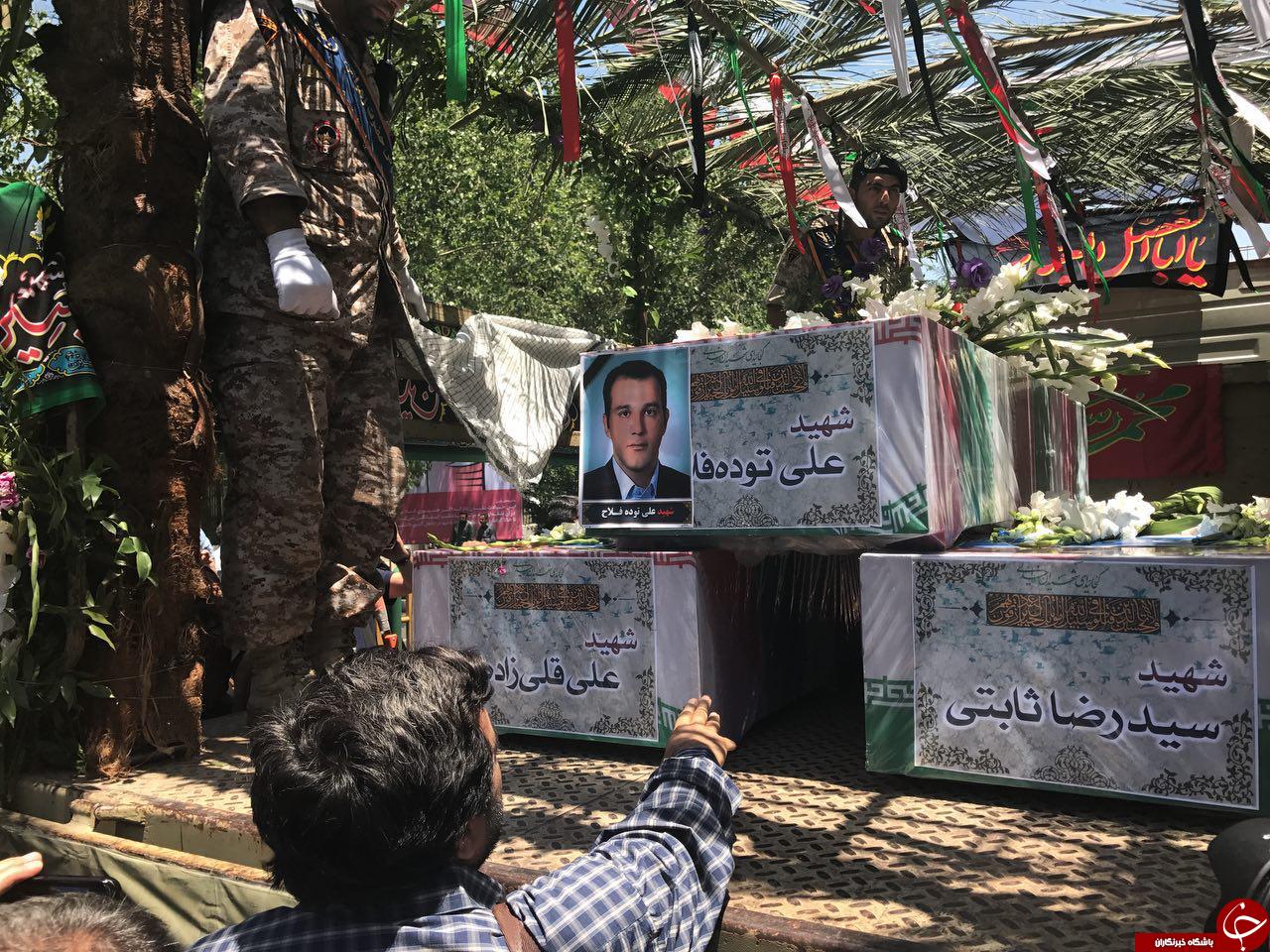 پیکر شهدای حوادث تروریستی تهران واردخیابان انقلاب شد+تصاویر