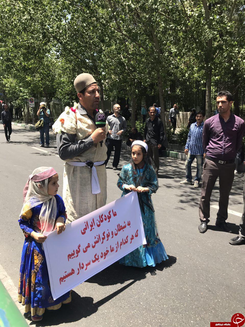 پیکر شهدای حوادث تروریستی تهران واردخیابان انقلاب شد/حضور باشکوه مردم در مراسم+تصاویر
