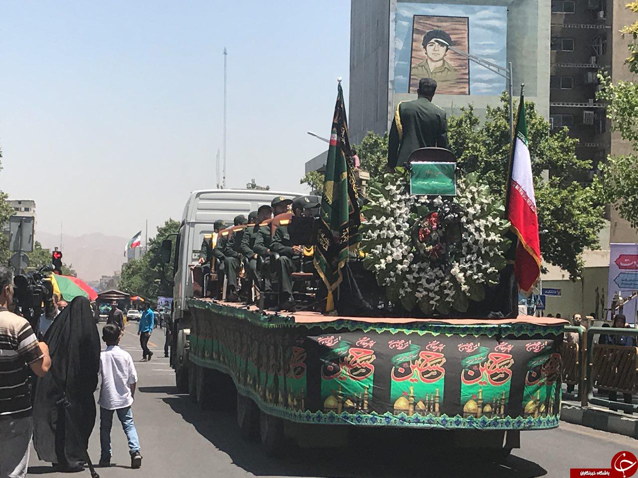پیکر شهدای حوادث تروریستی تهران واردخیابان انقلاب شد/حضور باشکوه مردم در مراسم+تصاویر