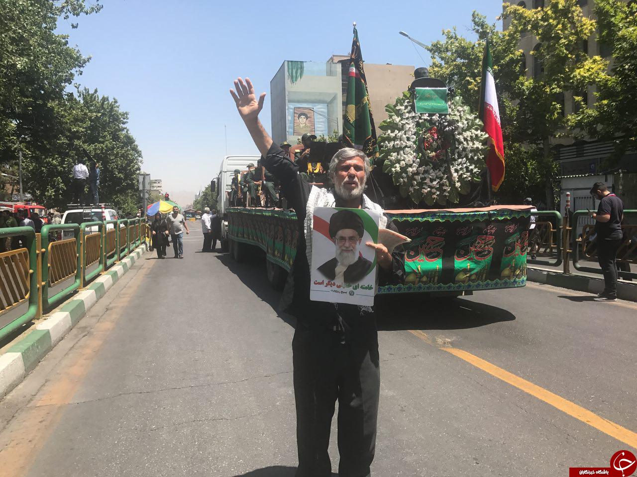 پیکر شهدای حوادث تروریستی تهران واردخیابان انقلاب شد/حضور باشکوه مردم در مراسم+تصاویر