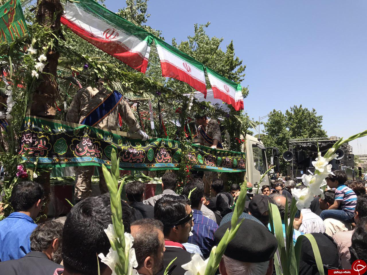 مراسم تشییع پیکر شهدای حوادث تروریستی تهران آغاز شد/حضور باشکوه مردم در مراسم+تصاویر