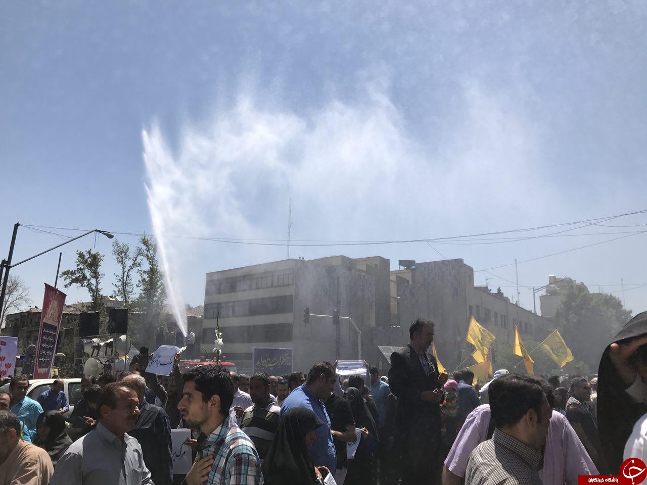 مراسم تشییع پیکر شهدای حوادث تروریستی تهران آغاز شد/مردم شعار مرگ بر آمریکا و آل&zwnj;سعود سر می&zwnj;دهند+تصاویر