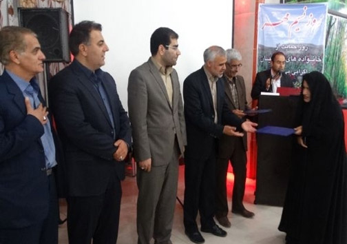 مراسم نسیم مهر در حمایت از خانواده زندانیان در الیگودرز برگزار شد +تصاویر