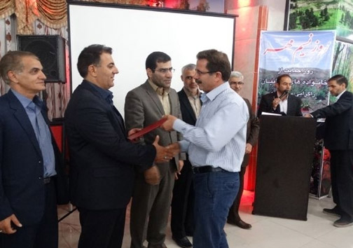 مراسم نسیم مهر در حمایت از خانواده زندانیان در الیگودرز برگزار شد +تصاویر