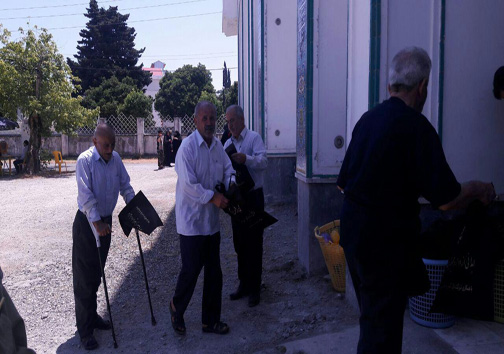 نماز گزاران نوشهری کیسه های نایلونی را دور ریختند