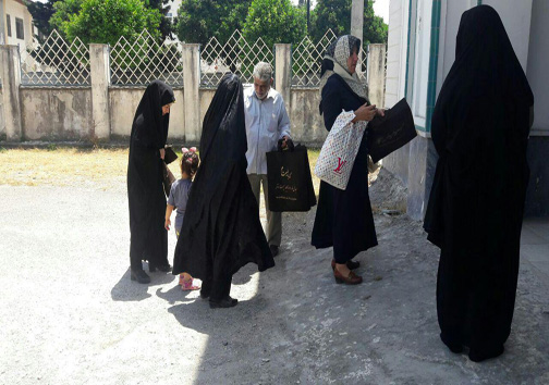 نماز گزاران نوشهری کیسه های نایلونی را دور ریختند