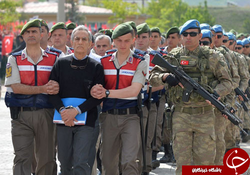 تصاویر روز: از انفجار بمب در سالن کنسرت شهر منچستر تا عبادت ایوانکا ترامپ به سبک یهودیان